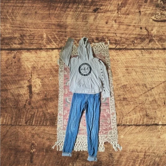 Girls 2pc bundle -sz 10-12- Levi jegging-AF hoody glitter logo-great shape ! ☀️ - Picture 6 of 12